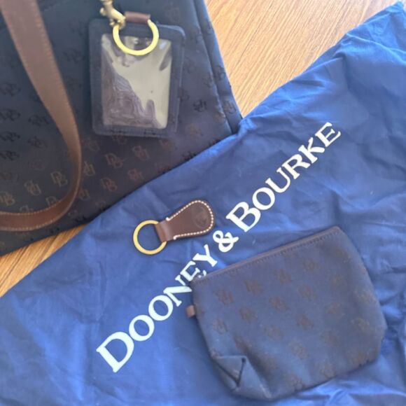 Dooney & Bourke - Navy & Brown Large Tote Bag, Pouch, license holder, keychain - Picture 6 of 13